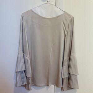 Chic Women's Blouse with Pleated Sleeves